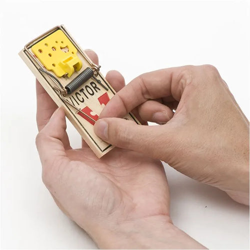 Victor® Wide Pedal Mouse Trap